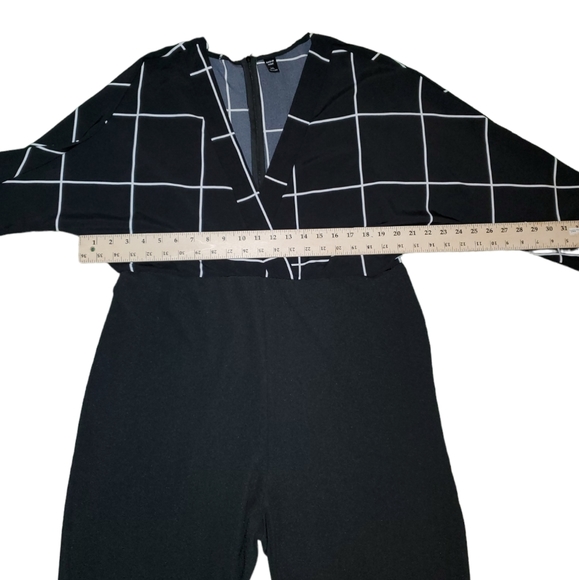 NWOT SHEIN Jumpsuit 3X Surplice Neck High Waist, Black and White Plus Size - Picture 5 of 8